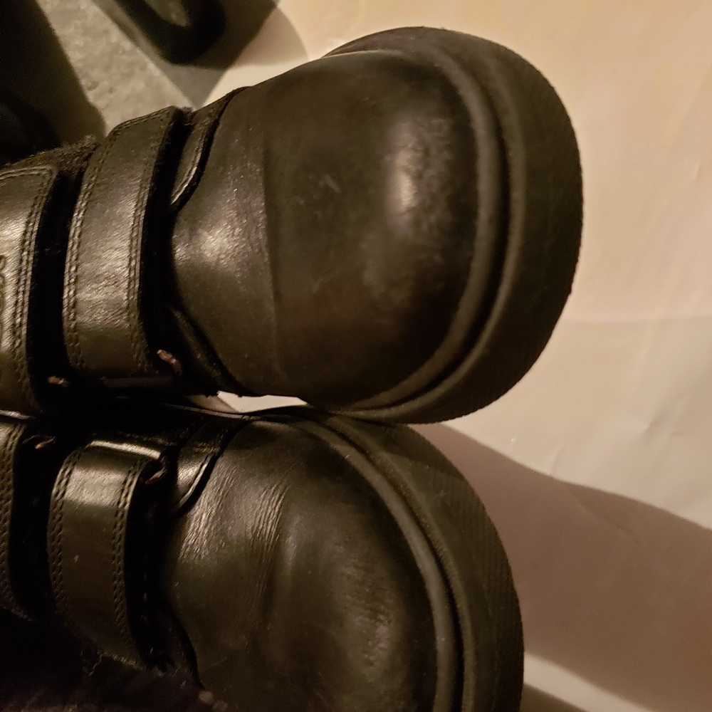 Shoes - Picture 5 of 8